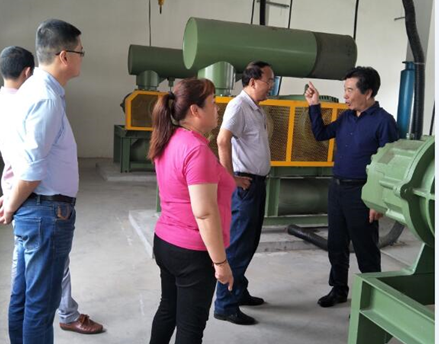 省审计厅驻渭“双审”组一行到水环境公司大荔经开区污水处置厂查抄建设项目