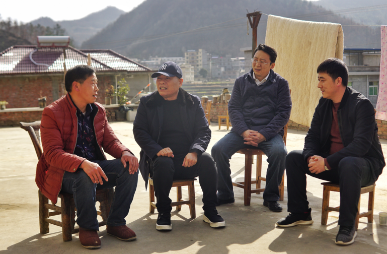 yl6809永利集团组织慰问旬阳县双河镇穷困村民