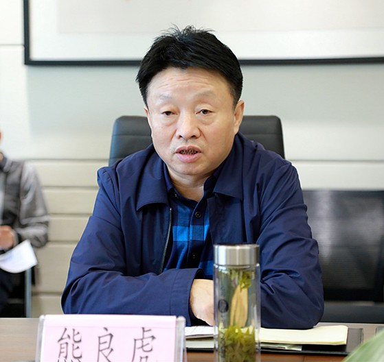 熊良虎在听取水环境公司专题汇报时强调：咬定指标、坚定信念，以决战决胜姿势完玉成年经营工作