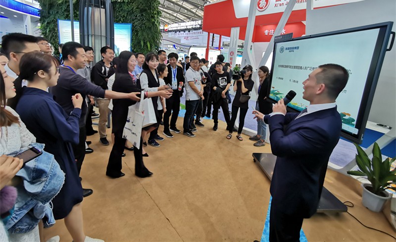 yl6809永利集团携“绿水青山”亮相丝博会｜副省长魏增军参观