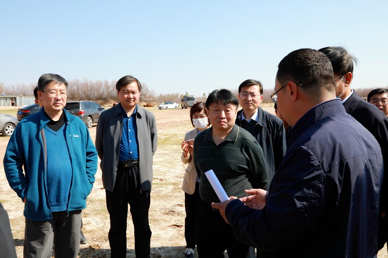 熊良虎出席省人大黄河道域陕西段生态；ず透咧柿糠⒄棺ㄌ獾餮凶富