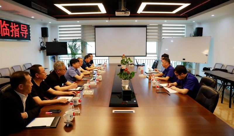 熊良虎在沉庆市中科大业集团调查时强调：对峙生态优先战术，想好生态经、走好扶贫路