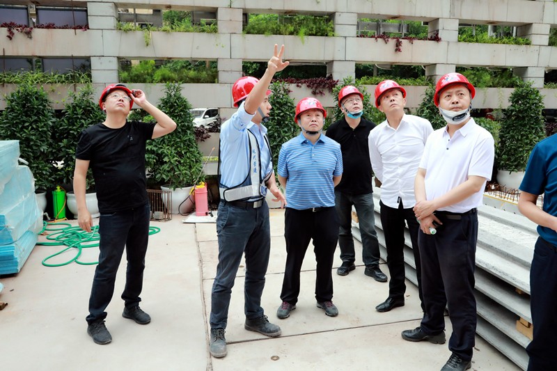 熊良虎在沉庆市中科大业集团调查时强调：对峙生态优先战术，想好生态经、走好扶贫路