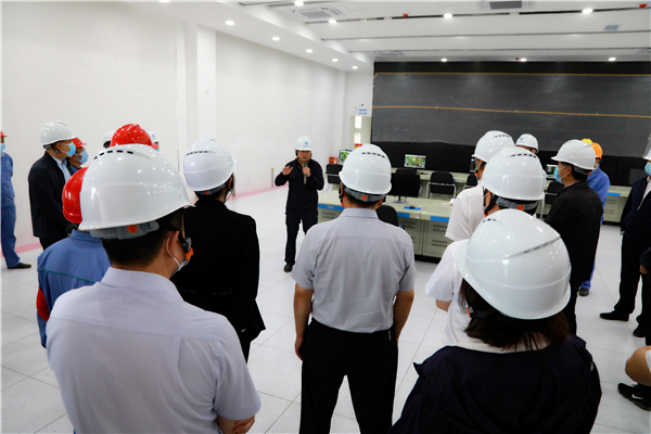 yl6809永利集团复工复产促增长项目观摩会议与会人员走进大秦国源三秦环保秦国园区在榆项目