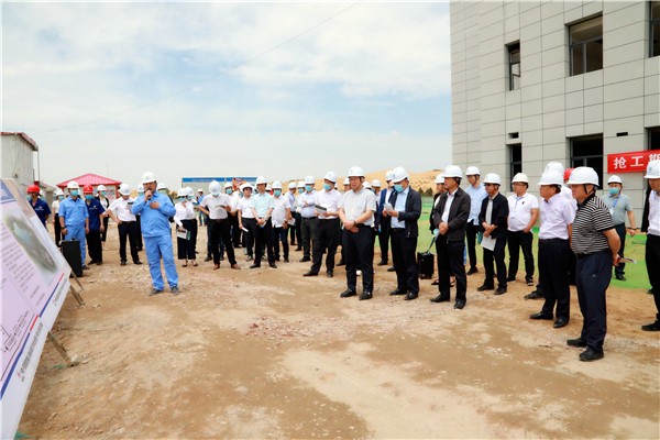 yl6809永利集团复工复产促增长项目观摩会议与会人员走进大秦国源三秦环保秦国园区在榆项目