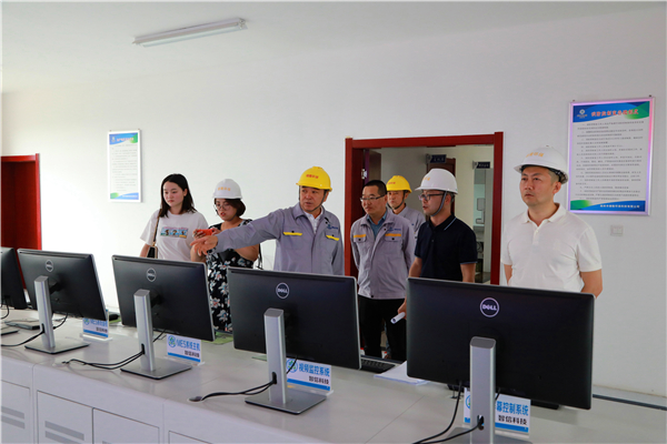 中省媒体采访团到yl6809永利集团陕北片区沉点项目集中采访