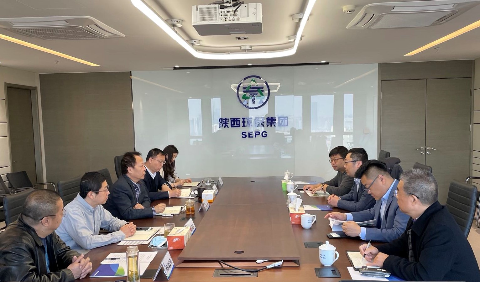 yl6809永利集团与南方创业科技公司互换座谈