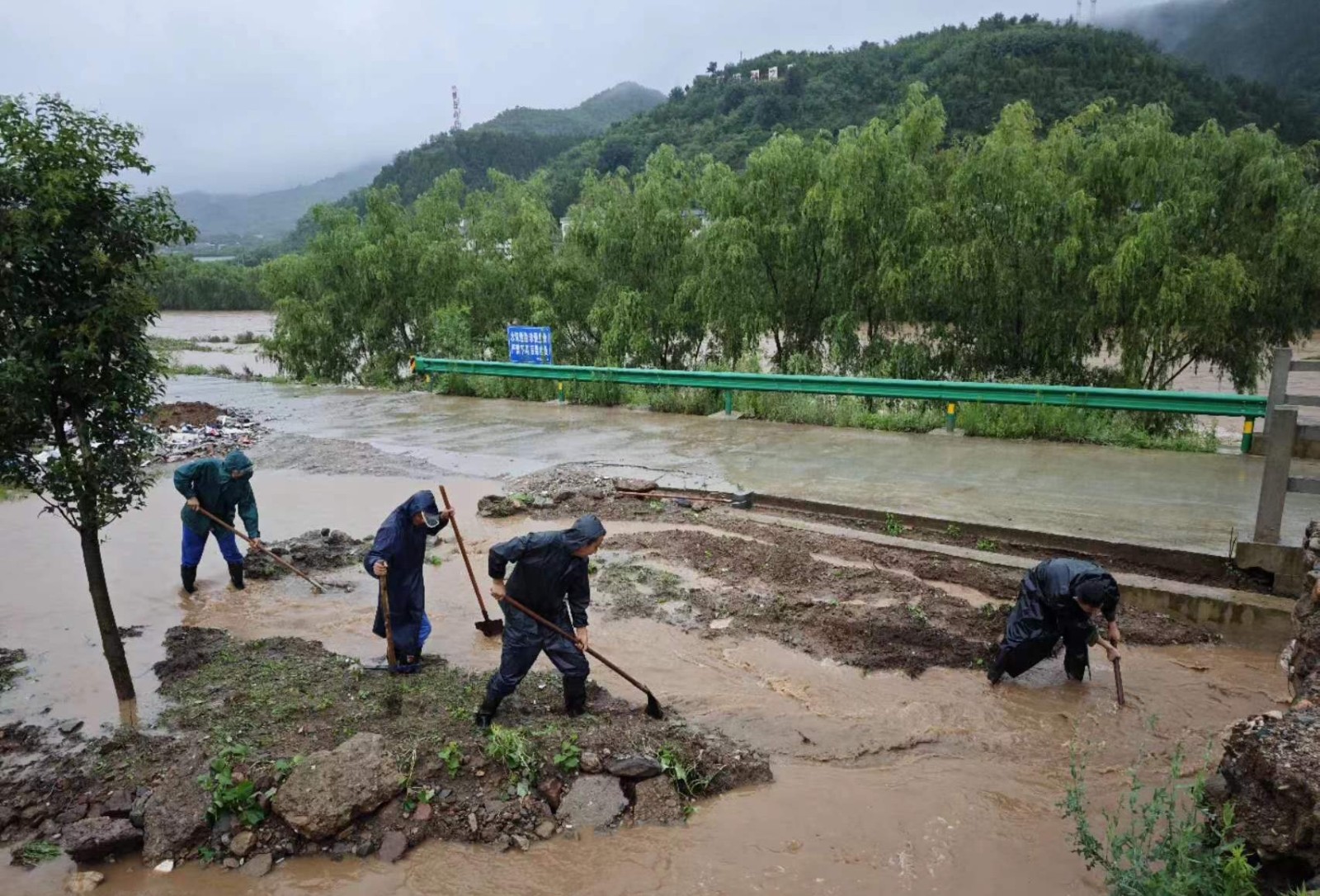 水环境公司：绝不松弛强担任 守牢防汛安全线