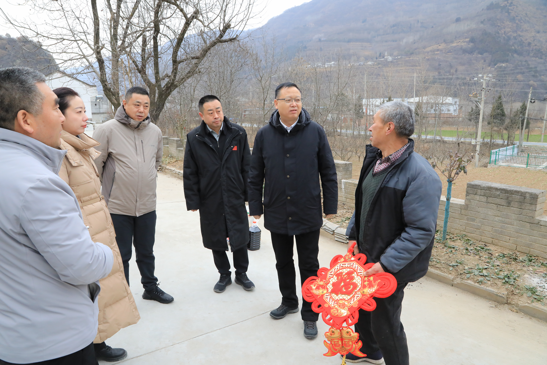 ?郝军亮赴集团村落振兴助扶点新春慰问